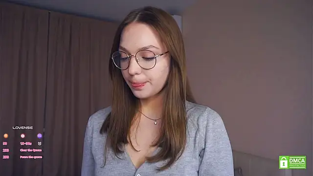 Snapshot of NguyetHankey chatting on 09/19/25, 03:34 NguyetHankey online show from 09/19/25, 03:34