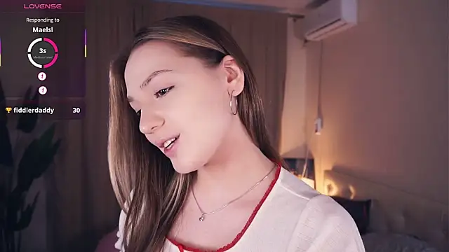 Snapshot of NguyetHankey chatting on 12/16/25, 06:18 NguyetHankey online show from 12/16/25, 06:18