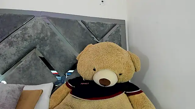 Snapshot of Sweet_Salome1 chatting on 10/19/25, 02:50 Sweet Salome1 online show from 10/19/25, 02:50