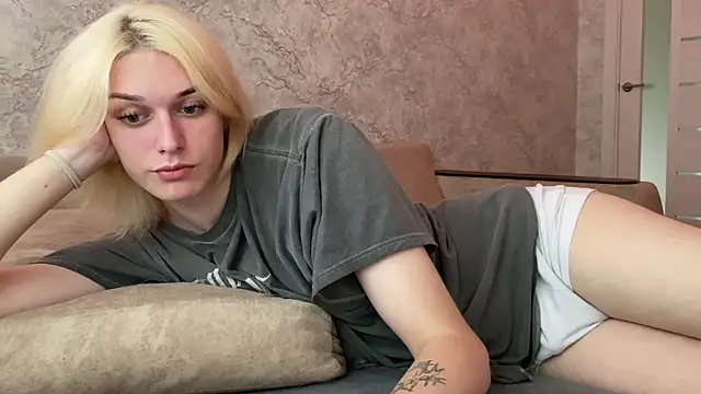 evelina228 online show from 09/18/25, 07:32