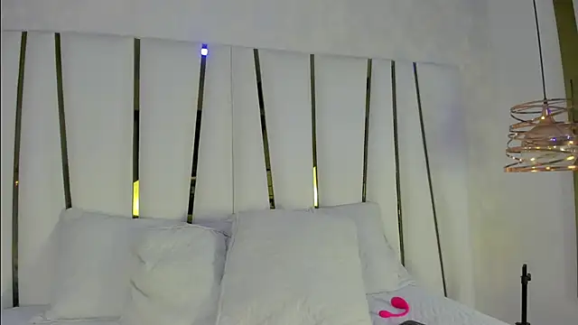 bonnie sm online show from 10/24/25, 07:32