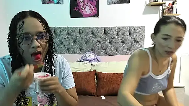 Snapshot of nay_and_aleja1 chatting on 05/21/26, 02:51 nay and aleja1 online show from 05/21/26, 02:51