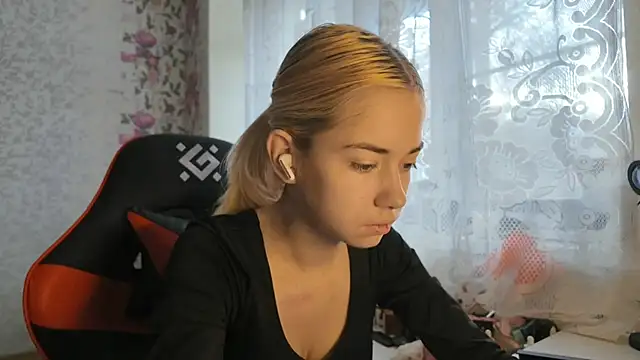 Witching Moon online show from 11/06/25, 07:20