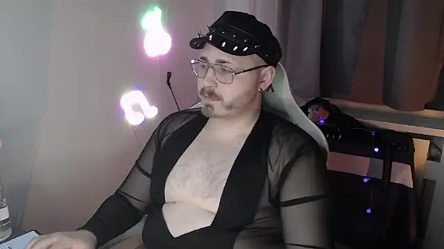Snapshot of FabianKinky chatting on 10/24/25, 05:53 FabianKinky online show from 10/24/25, 05:53