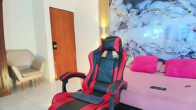 Snapshot of tammy_02_ chatting on 02/13/26, 02:13 tammy 02 online show from 02/13/26, 02:13