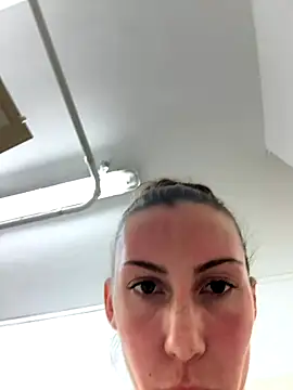 Snapshot of MilaRenee chatting on 09/20/25, 06:31 MilaRenee online show from 09/20/25, 06:31