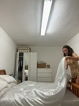 Snapshot of MilaRenee chatting on 09/21/25, 07:59 MilaRenee online show from 09/21/25, 07:59