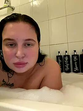 brunetteGirl274 online show from 10/23/25, 07:56