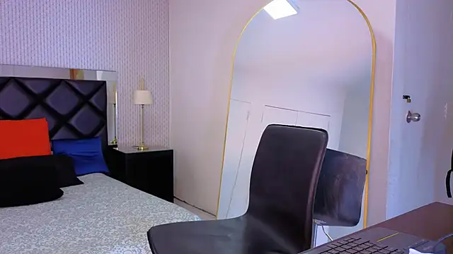 Snapshot of mysterius_boy chatting on 10/19/25, 01:45 mysterius boy online show from 10/19/25, 01:45