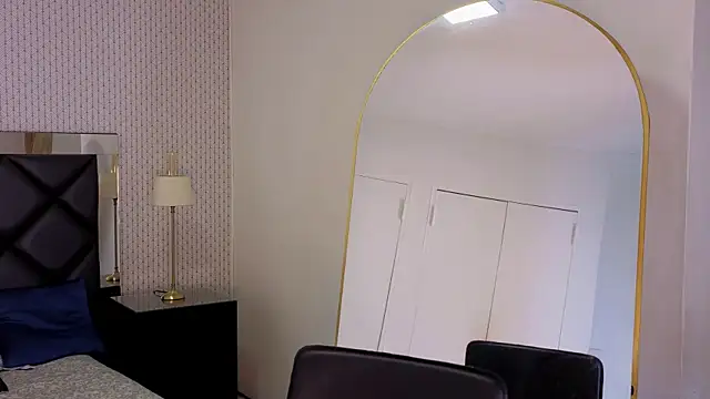 Snapshot of mysterius_boy chatting on 10/21/25, 07:47 mysterius boy online show from 10/21/25, 07:47