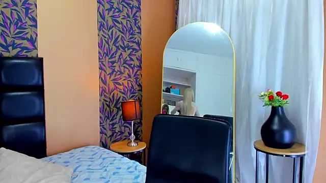 Snapshot of mysterius_boy chatting on 10/27/25, 08:13 mysterius boy online show from 10/27/25, 08:13