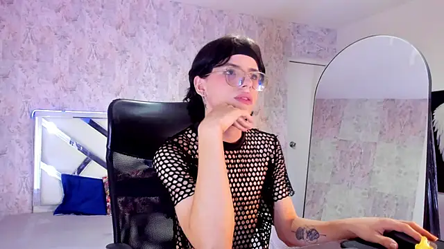 Snapshot of mysterius_boy chatting on 11/04/25, 08:08 mysterius boy online show from 11/04/25, 08:08