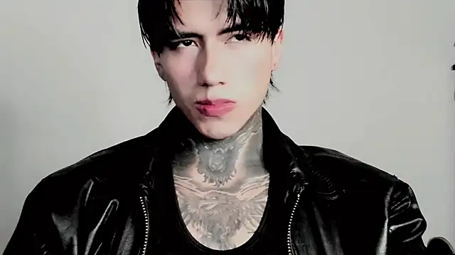 Snapshot of Alex_bdsmz chatting on 11/05/25, 10:54 Alex bdsmz online show from 11/05/25, 10:54