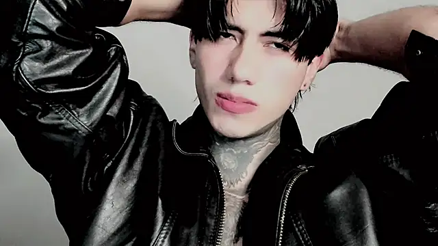 Snapshot of Alex_bdsmz chatting on 11/13/25, 11:47 Alex bdsmz online show from 11/13/25, 11:47