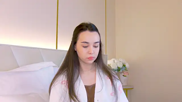 MiaMarlow online show from 11/30/25, 10:36