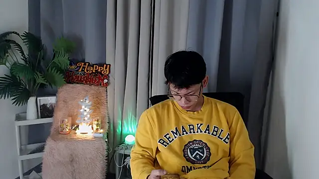 Snapshot of pinkcock_froi2305 chatting on 10/29/25, 01:41 pinkcock froi2305 online show from 10/29/25, 01:41