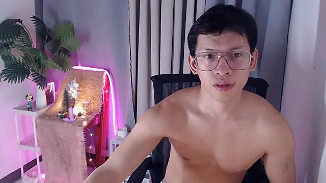 Snapshot of pinkcock_froi2305 chatting on 11/21/25, 01:26 pinkcock froi2305 online show from 11/21/25, 01:26