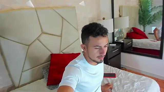 Valentiinoss online show from 09/10/25, 11:43