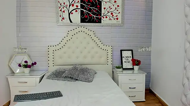 Valentiinoss online show from 12/18/25, 09:10