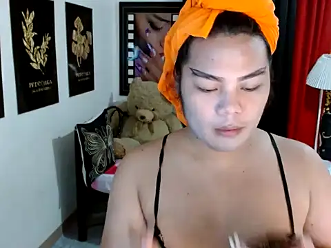 TSbrianaHugeCock online show from 05/14/26, 12:45