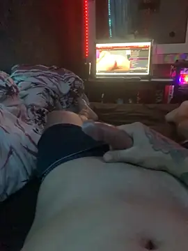 Snapshot of o-theus chatting on 10/22/25, 04:18 o-theus online show from 10/22/25, 04:18