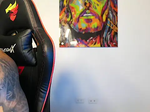 Snapshot of logan_hugh8 chatting on 09/23/25, 03:53 logan hugh8 online show from 09/23/25, 03:53