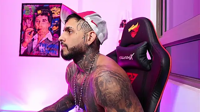 Snapshot of logan_hugh8 chatting on 10/18/25, 02:58 logan hugh8 online show from 10/18/25, 02:58