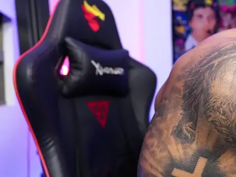 Snapshot of logan_hugh8 chatting on 11/15/25, 03:37 logan hugh8 online show from 11/15/25, 03:37