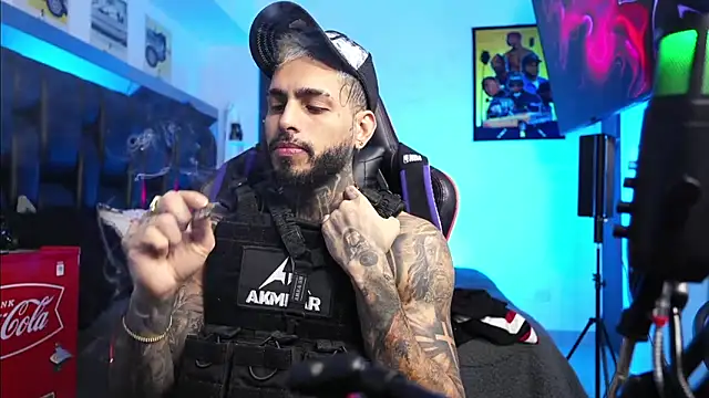 logan hugh8 online show from 02/21/26, 09:38