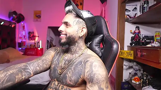 logan hugh8 online show from 03/30/26, 08:37