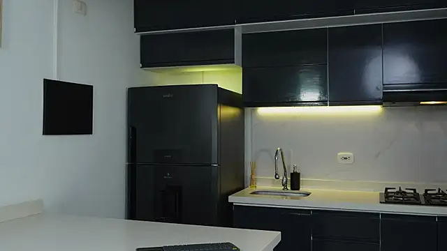 Snapshot of Timmyshy_ chatting on 11/13/25, 10:08 Timmyshy online show from 11/13/25, 10:08