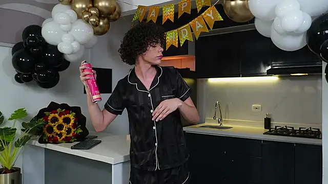 Snapshot of Timmyshy_ chatting on 12/14/25, 08:35 Timmyshy online show from 12/14/25, 08:35