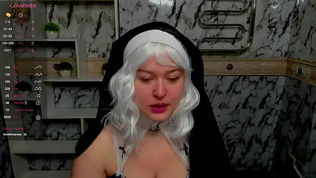 HelenHartt online show from 10/28/25, 01:53