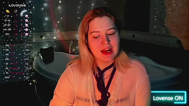 Snapshot of HelenHartt chatting on 02/06/26, 09:01 HelenHartt online show from 02/06/26, 09:01