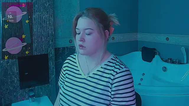 Snapshot of HelenHartt chatting on 02/13/26, 08:32 HelenHartt online show from 02/13/26, 08:32