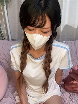 Snapshot of emiiiii1001 chatting on 09/11/25, 05:18 emiiiii1001 online show from 09/11/25, 05:18