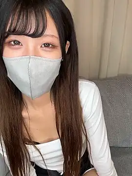 Snapshot of emiiiii1001 chatting on 11/25/25, 02:22 emiiiii1001 online show from 11/25/25, 02:22