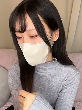 Snapshot of emiiiii1001 chatting on 12/18/25, 02:39 emiiiii1001 online show from 12/18/25, 02:39