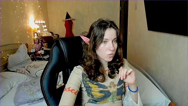 Snapshot of Agata_in_Wonderland chatting on 10/12/25, 07:35 Agata in Wonderland online show from 10/12/25, 07:35