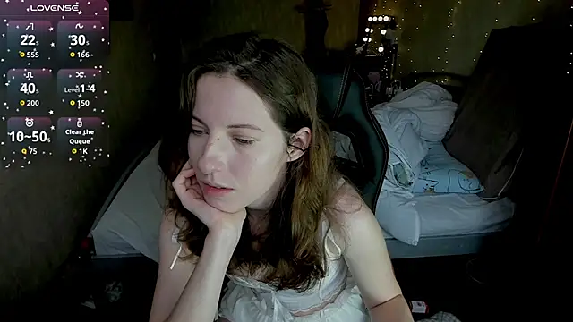 Snapshot of Agata_in_Wonderland chatting on 11/13/25, 10:25 Agata in Wonderland online show from 11/13/25, 10:25