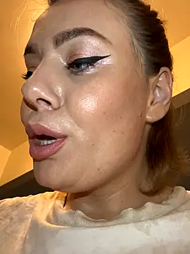 Snapshot of emmasweett11 chatting on 09/23/25, 12:19 emmasweett11 online show from 09/23/25, 12:19