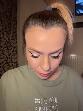 emmasweett11 online show from 04/19/26, 07:49