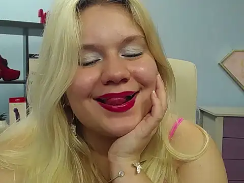 Snapshot of samantha_darling chatting on 10/21/25, 01:23 samantha darling online show from 10/21/25, 01:23