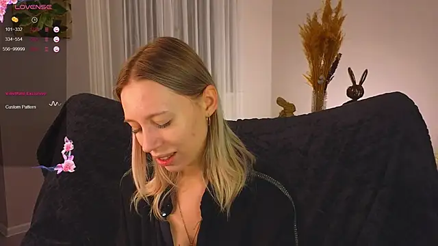 NyxaThorn online show from 11/19/25, 02:39