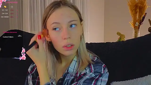 NyxaThorn online show from 11/21/25, 02:38