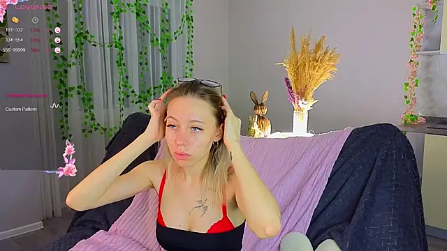 NyxaThorn online show from 12/16/25, 02:33