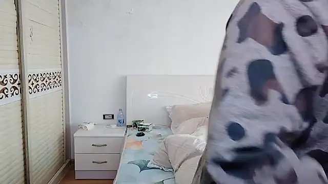 Snapshot of xxz98 chatting on 12/15/25, 07:12 xxz98 online show from 12/15/25, 07:12