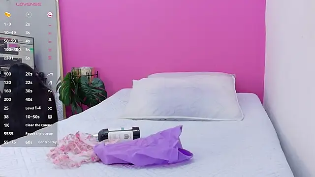 Snapshot of Daddyfavouritegirl chatting on 09/25/25, 08:01 Daddyfavouritegirl online show from 09/25/25, 08:01