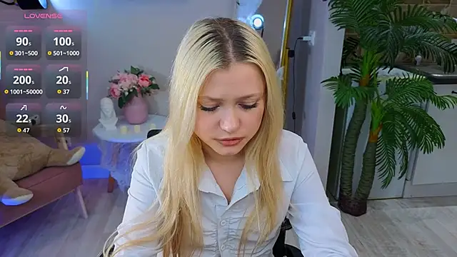 Millie Vanillies online show from 10/24/25, 09:11