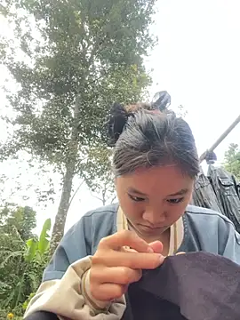   Nhug  05 online show from 10/29/25, 08:05